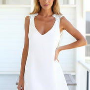 Elegant Lace-Infused Backless Gown